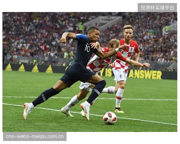 德尚的法国队延续稳定战术框架,预选赛不败战绩彰显统治力。 德尚的法国队延续稳定战术框架,预选赛不败战绩彰显统治力。